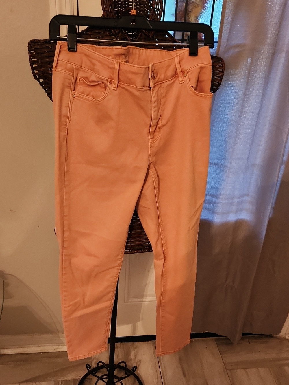 White House Black Market Peach Cropped Slim Jeans